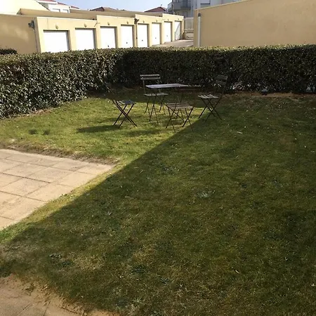 Annonce Professionnelle. En Rdc Face Mer, 2 Pour 4 A 6 Personnes * Hardelot-Plage