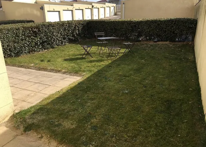 Annonce Professionnelle. En Rdc Face Mer, 2 Pour 4 A 6 Personnes * Hardelot-Plage